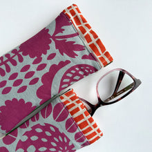 Load image into Gallery viewer, Snap flex glasses case – Magenta &amp; green