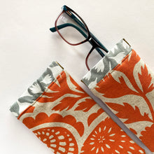 Load image into Gallery viewer, Snap flex glasses case – orange